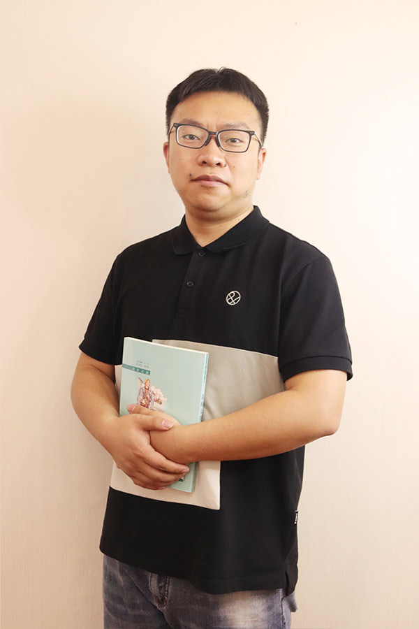 留坝杨斌 本科学历，毕业于西安航空学院